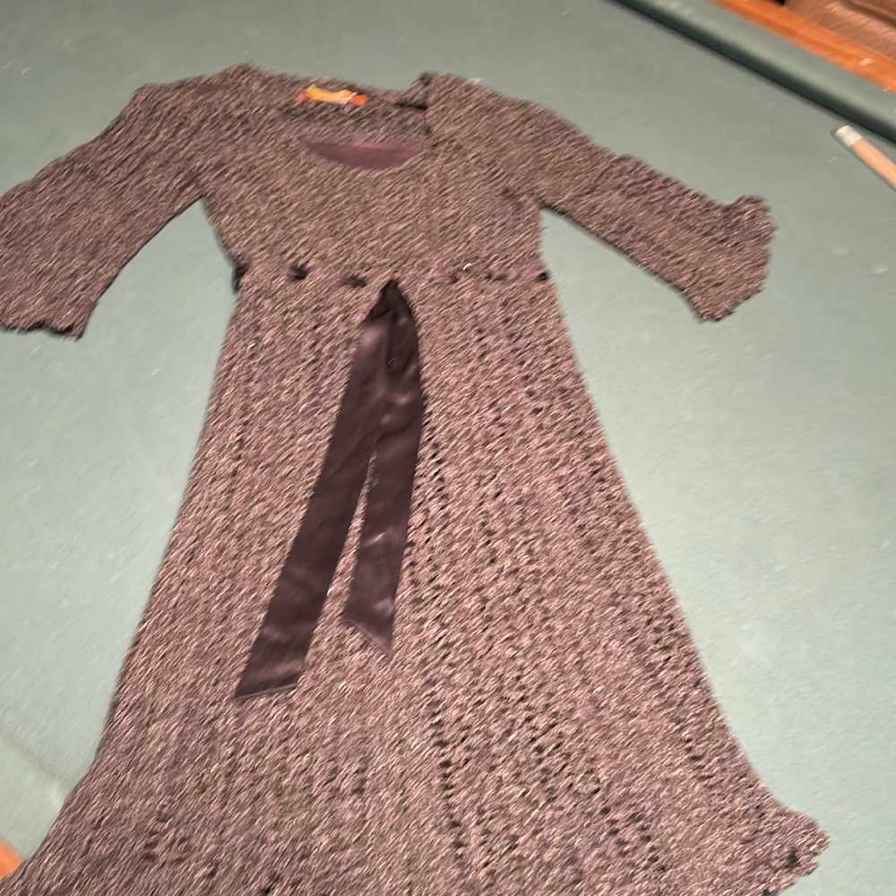 Gray knit dress with liner. Mid sleeve